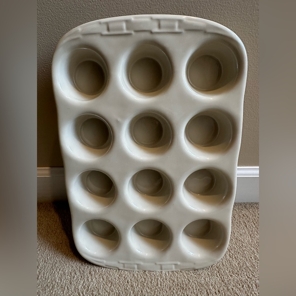 Woven Traditions Ivory Muffin Pan
by Longaberger Pottery